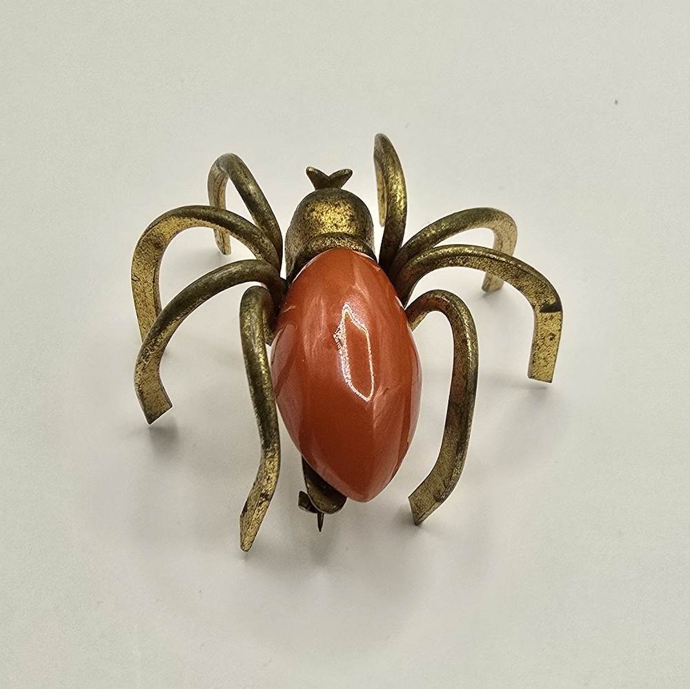 Vintage Art Deco Orange Bakelite Spider Brooch - Picture 3 of 14